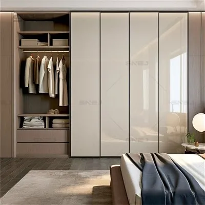 Открытый шкаф с ящиками