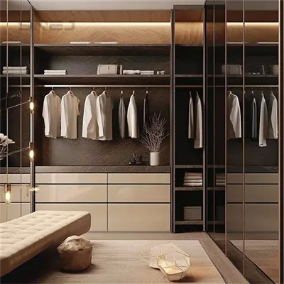 Открытый деревянный шкаф